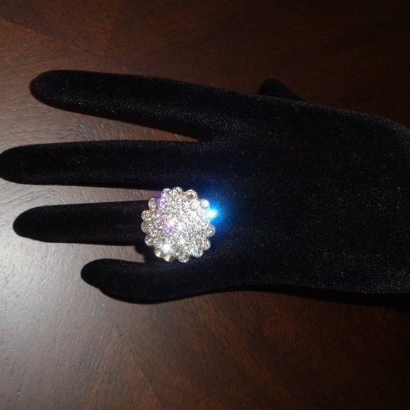 Round faux crystal ring- costume jewelry - Picture 11 of 12